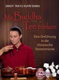 Mit Buddha Tee trinken