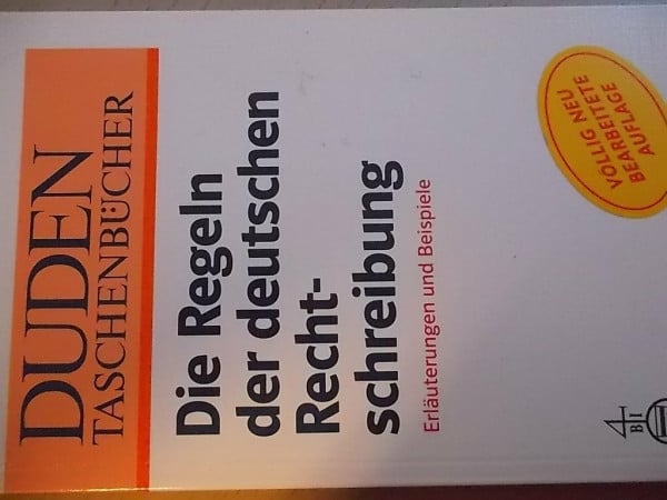 Die Regeln der deutschen Rechtschreibung. Erläuterungen und Beispiele (Duden-Taschenbücher)