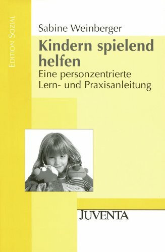 Kindern spielend helfen