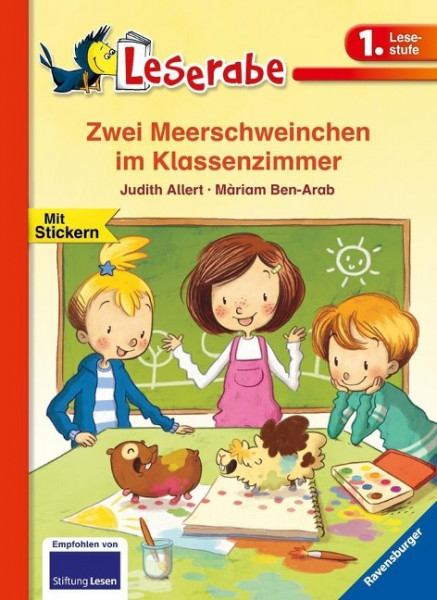 Zwei Meerschweinchen im Klassenzimmer