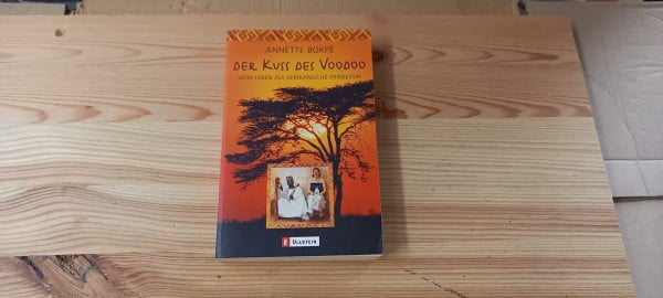 Der Kuss des Voodoo: Mein Leben als afrikanische Prinzessin (Ullstein Sachbuch)
