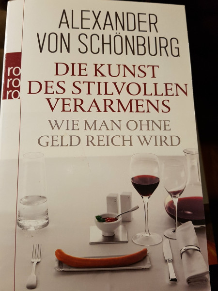 Die Kunst des stilvollen Verarmens: Wie man ohne Geld reich wird