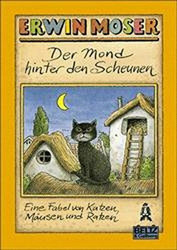 Der Mond hinter den Scheunen