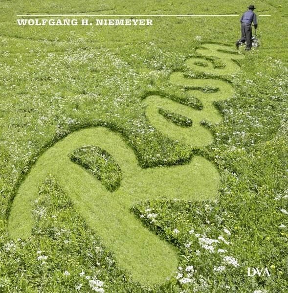 Der Rasen: Rasenkunst, Kunstrasen, Rasenstück, Fußballrasen, Stadtrasen, Rasengarten, Dachrasen, Rasenrelief, Landschaftsrasen und noch viel mehr Variationen des grünen Themas