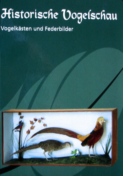 Historische Vogelschau: Vogelkästen und Federbilder