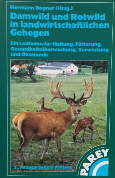Damwild und Rotwild in landwirtschaftlichen Gehegen