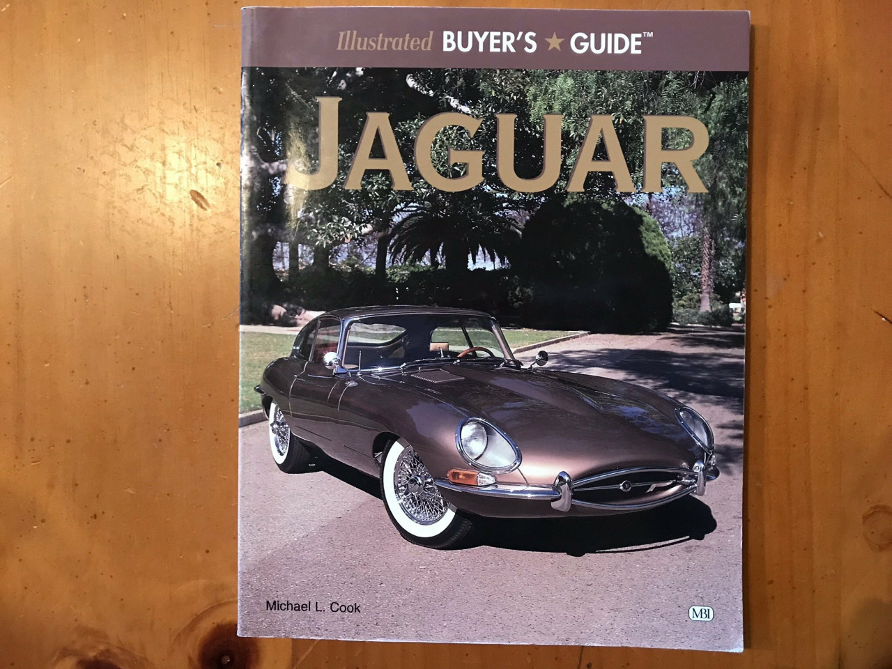 Motorbooks Illustrated Jaguar Buyer's Guide (Illustrated Buyer's Guide)
