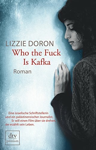 Who the Fuck Is Kafka: Eine israelische Schriftstellerin, ein palästinensischer Journalist. Er will einen Film über sie drehen, sie erzählt sein Leben.