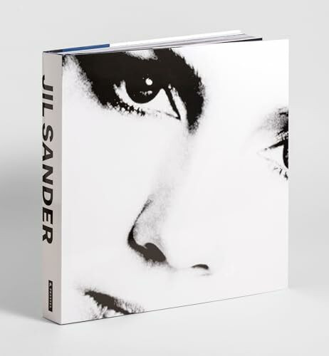 Jil Sander by Jil Sander: [Deutsche Ausgabe] - Exklusive Werkschau, künstlerisch kuratiert und gestaltet, außergewöhnliche Sonderausstattung mit Falz, Nutungen und bedruckten Folien