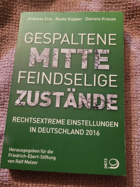 Gespaltene Mitte – Feindselige Zustände: Rechtextreme Einstellungen in Deutschland 2016