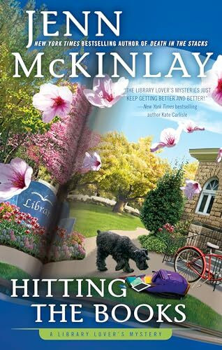 Hitting the Books (A Library Lover's Mystery, Band 9)