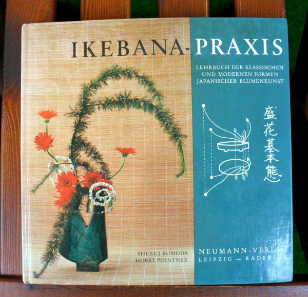 Ikebana Praxis. Lehrbuch der klassischen und modernen Formen japanischer Blumenkunst