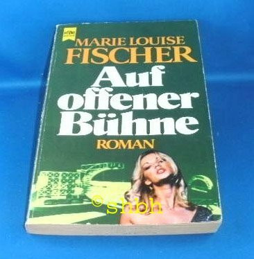 Auf offener Bühne.