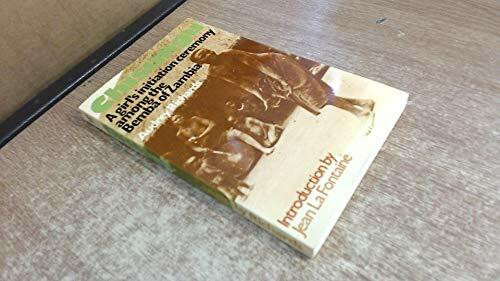 Chisungu: A Girl's Initiation Ceremony Among the Bemba: Girls' Initiation Ceremony Among the Bemba of Zambia (Social Science Paperback)