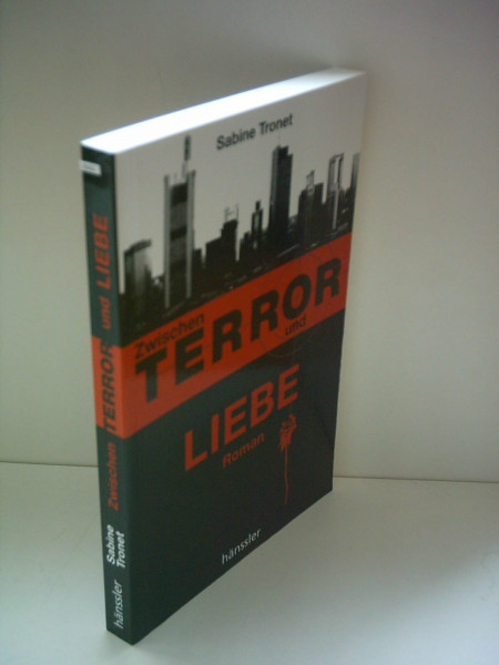 Zwischen Terror und Liebe: Roman