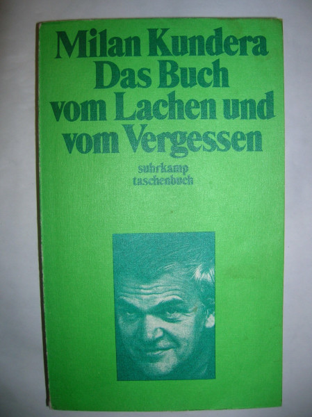 Das Buch vom Lachen und vom Vergessen (Suhrkamp Taschenbücher)