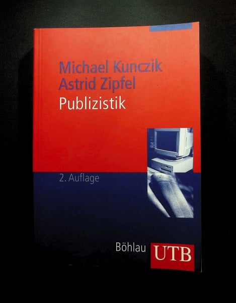 Publizistik: Ein Studienhandbuch (Uni-Taschenbücher M)