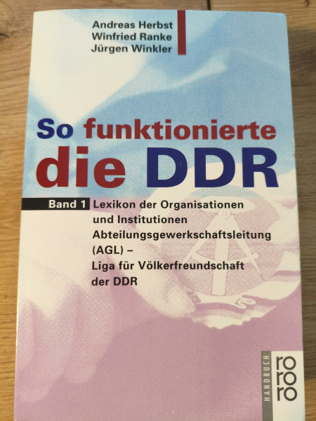 So funktionierte die DDR, Bd. 1: Lexikon der Organisationen und Institutionen, Abteilungsgewerkschaftsleitung, Liga für Völkerfreundschaften: Lexikon ... (AGL) - Liga für Völkerfreundschaft der DDR