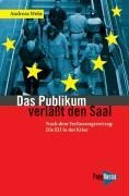 Das Publikum verläßt den Saal