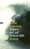 Schnee, der auf Zedern fällt,