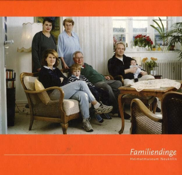 Familiendinge: Begleitband zur Ausstellung "Familiendinge" vom 10. Mai 2003 bis 3. April 2004 im Heimatmuseum Neukölln