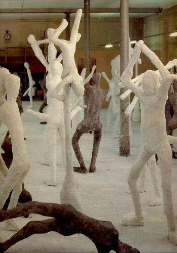 Shedding of Skin and Dance/Hautung und Tanz