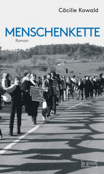 Menschenkette: Friedensbewegung, Atomwaffen, Kalter Krieg – eine hochaktuelle Geschichte aus den 1980er-Jahren. Bürgerprotest gegen atomare Aufrüstung ... zu einem literarischen Reigen verwoben.