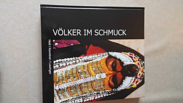 Völker im Schmuck: von der Feder bis zum Bart