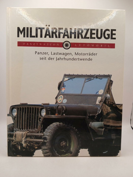 Militärfahrzeuge.